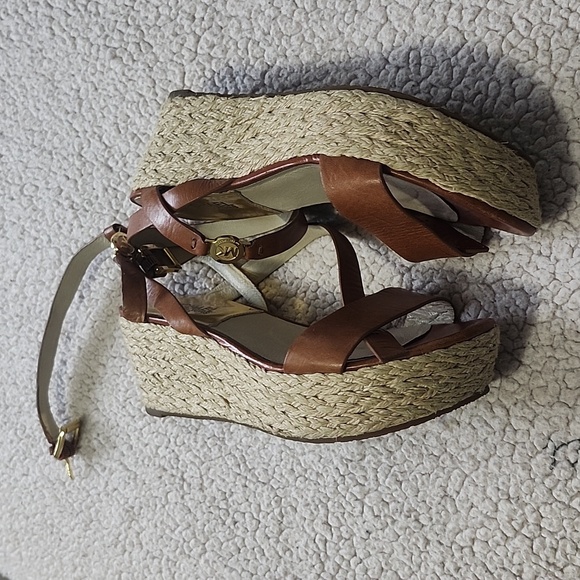 Michael Michael Kors platform ankle strap sandals with leather uppers - Picture 7 of 10